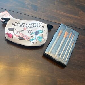New! Bundle of 5 Makeup Brushes and Makeup Bag